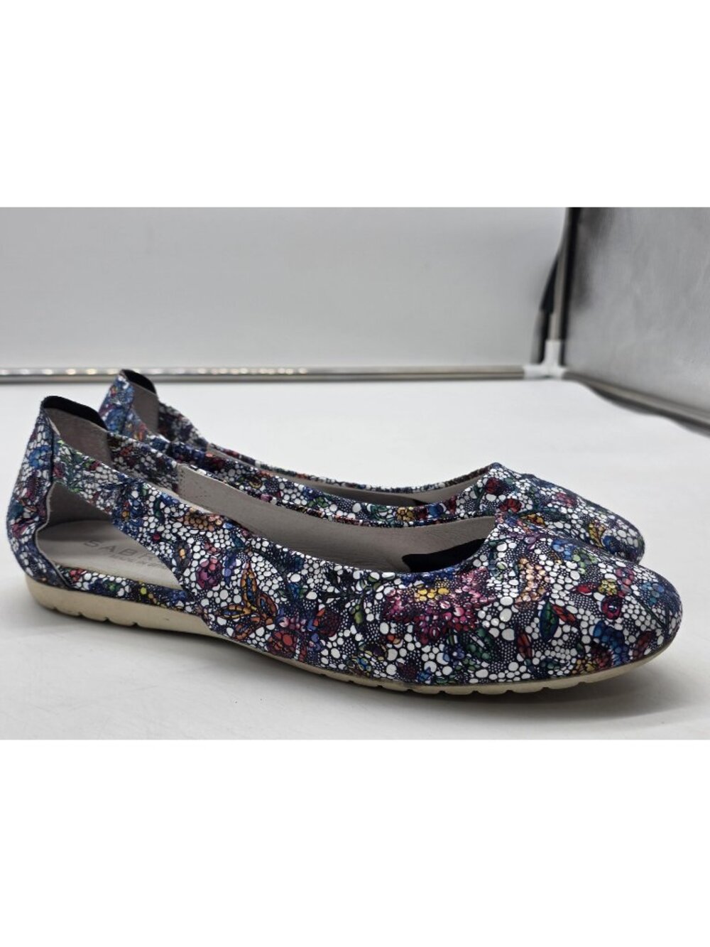 Sabrinas Shoes Womens Size 8.5 Multicolor Floral Leather Flats Slip On Damaged